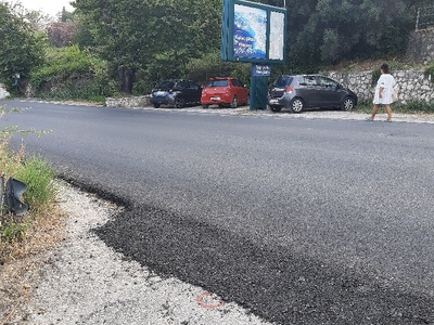καθαρισμος μονοπατιου που οδηγεί στην παραλια Πασα κίνδυνος πυρκαγιάς