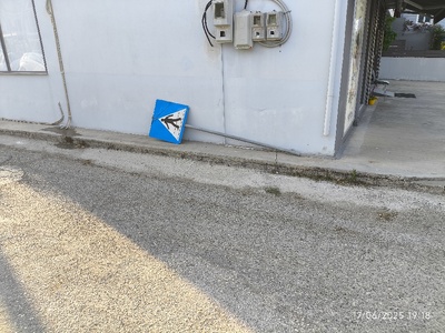 Σήμανση διάβασης πεζών και συντήρηση κολωνακια